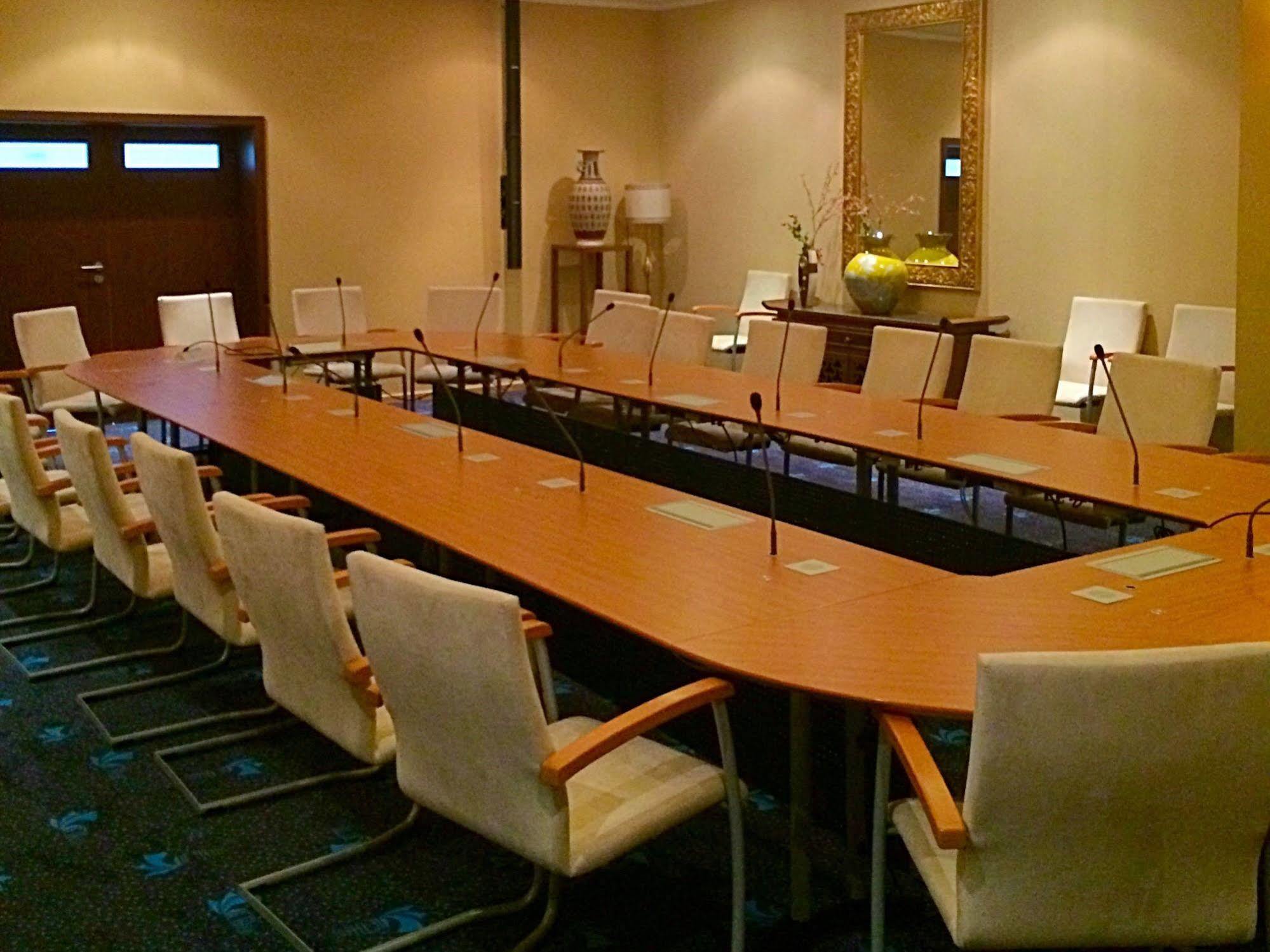 Halong Hotel 3*
