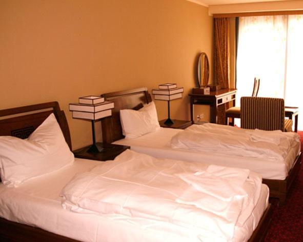 Halong Hotel 3*